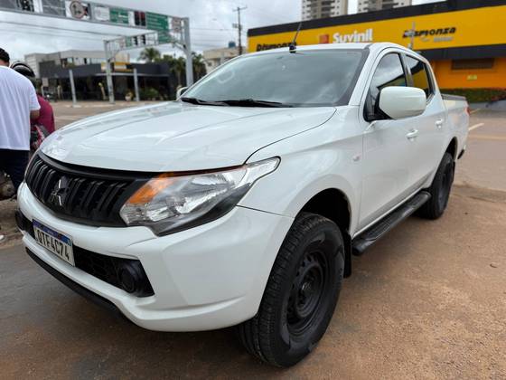 MITSUBISHI L200 TRITON 2.4 16V TURBO DIESEL SPORT GLS CD 4P 4X4 AUTOMÁTICO